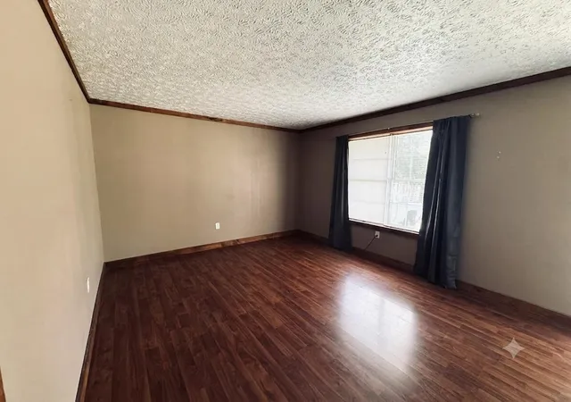 Photo 3 of Single family home for sale at 297 Oak St, Russell Springs, KY 42642 | MLS# 26015798 | Listing updated on 2026-09-21