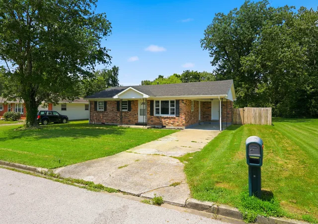 Homes for sale in Berea, KY | 211 Laurel Dr, Berea, KY 40403 | MLS# 26016446