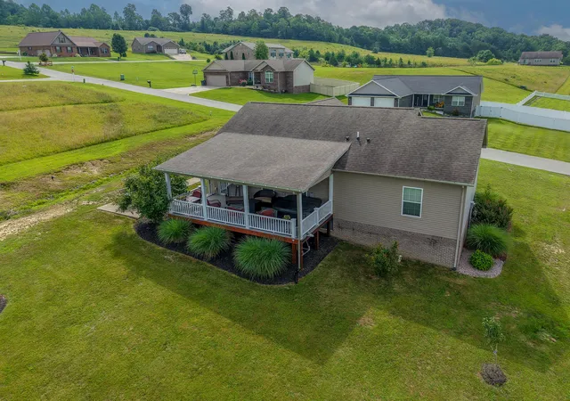 Homes for sale in Morehead, KY | 27 Dale Hollow Dr, Morehead, KY 40351 | MLS# 26017834