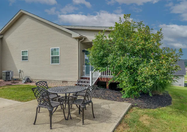 Photo 3 of Single family home for sale at 27 Dale Holw Dr, Morehead, KY 40351 | MLS# 26017834 | Listing updated on 2026-09-01