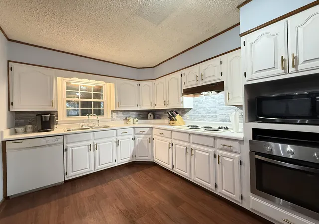 Photo 4 of Sale Pending at 1102 Dogwood Ln, Fulton, KY 42041 | MLS# 26015801 | Listing updated on 2026-08-28