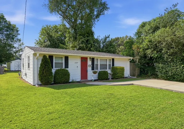 Homes for sale in Paducah, KY | 2907 Virginia St, Paducah, KY 42003 | MLS# 26015972