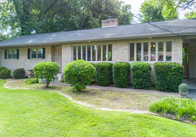 3rd image of 4116 Court Ave, Paducah, KY 42001 | MLS# 26015986