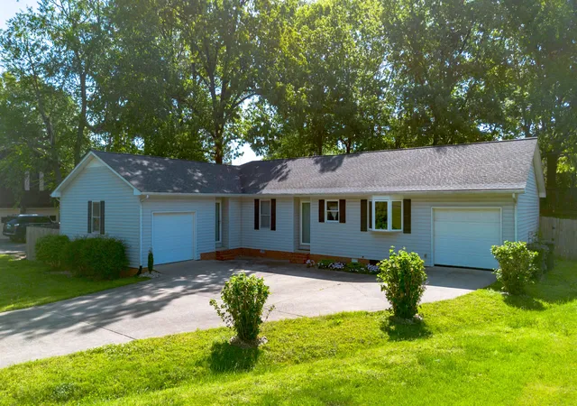 1st image of 3942 Halehaven Dr, Paducah, KY 42001 | MLS# 26016065