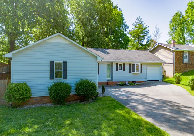 3rd image of 3942 Halehaven Dr, Paducah, KY 42001 | MLS# 26016065