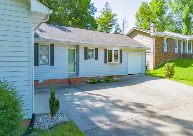 4th image of 3942 Halehaven Dr, Paducah, KY 42001 | MLS# 26016065