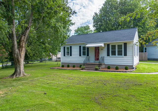 1st image of 162 Iroquois Dr, Paducah, KY 42001 | MLS# 26016346