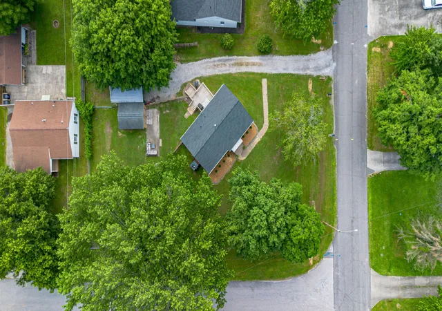 2nd image of 162 Iroquois Dr, Paducah, KY 42001 | MLS# 26016346