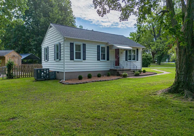 3rd image of 162 Iroquois Dr, Paducah, KY 42001 | MLS# 26016346