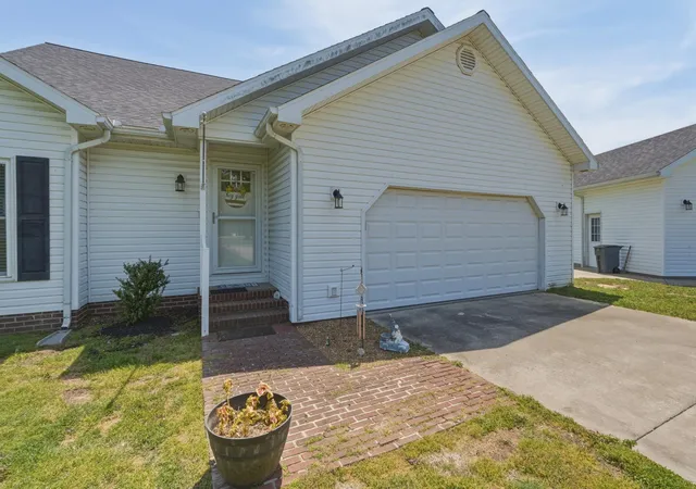 Homes for sale in Benton, KY | 373 Powell St, Benton, KY 42025 | MLS# 26017515