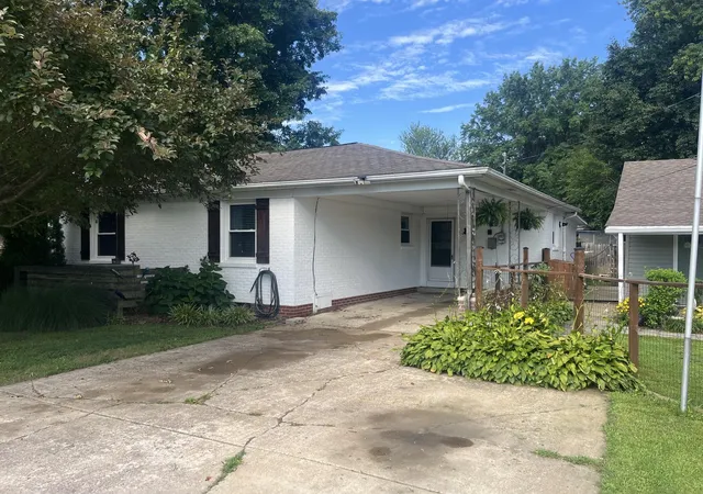 Homes for sale in Mayfield, KY | 301 Macedonia St, Mayfield, KY 42066 | MLS# 26016006
