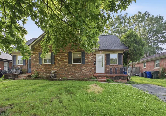Homes for sale in Lexington, KY | 1503 Roanoke Rd, Lexington, KY 40504 | MLS# 26018201