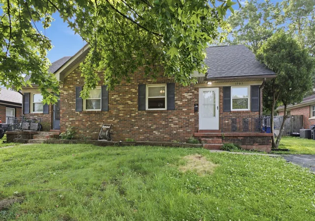 Homes for sale in Lexington, KY | 1503 Roanoke Rd, Lexington, KY 40504 | MLS# 26018201
