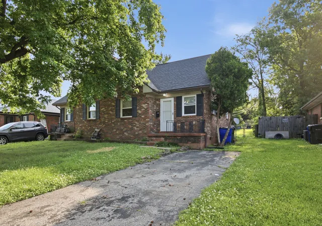 Homes for sale in Lexington, KY | 1503 Roanoke Rd, Lexington, KY 40504 | MLS# 26018201