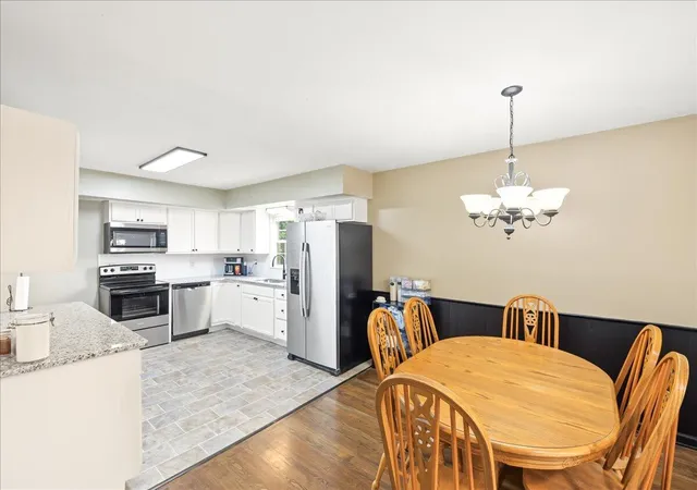 Photo 4 of Single family home for sale at 501 Nottaway Dr, Nicholasville, KY 40356 | MLS# 26022248 | Listing updated on 2026-10-09