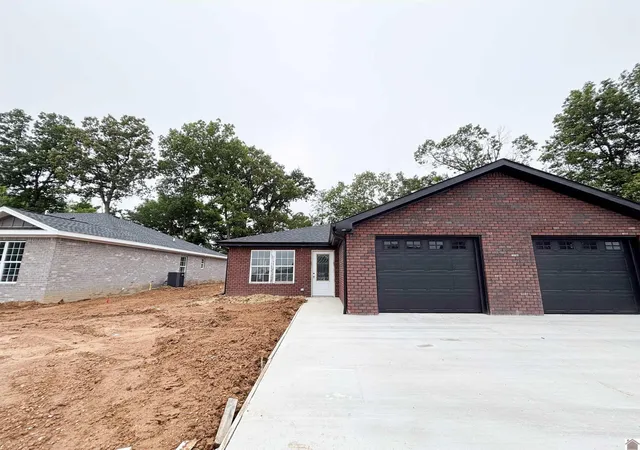 Homes for sale in Paducah, KY | 161 Blanton Ct, Paducah, KY 42003 | MLS# 26015837
