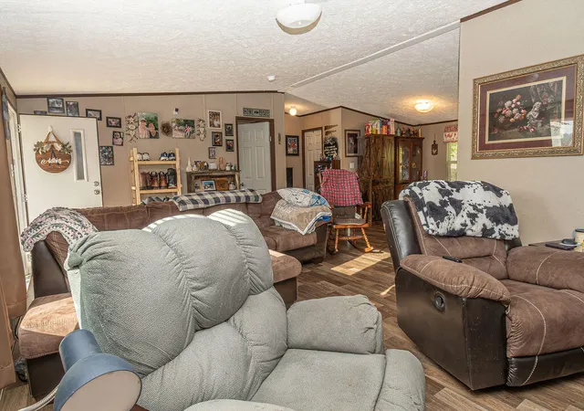 Homes for sale in Wallingford, KY | 4364 Muses Mill Rd, Wallingford, KY 41093 | MLS# 26015970