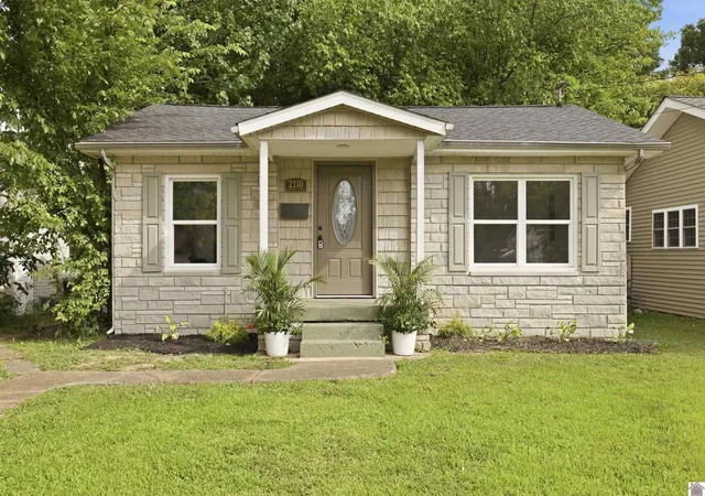 2nd image of 2110 Harrison St, Paducah, KY 42001 | MLS# 26016727