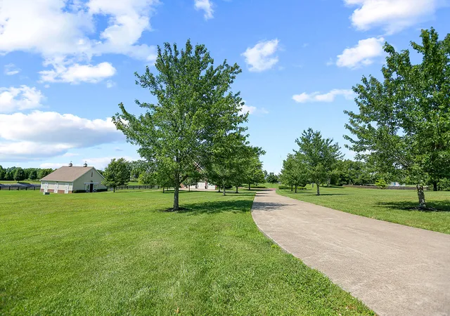 2nd image of 1601 Sahalee Dr, Lexington, KY 40511 | MLS# 26015847