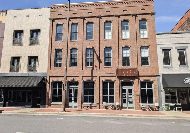 Homes for sale in Paducah, KY | 211 Broadway St #D, Paducah, KY 42001 | MLS# 26015861