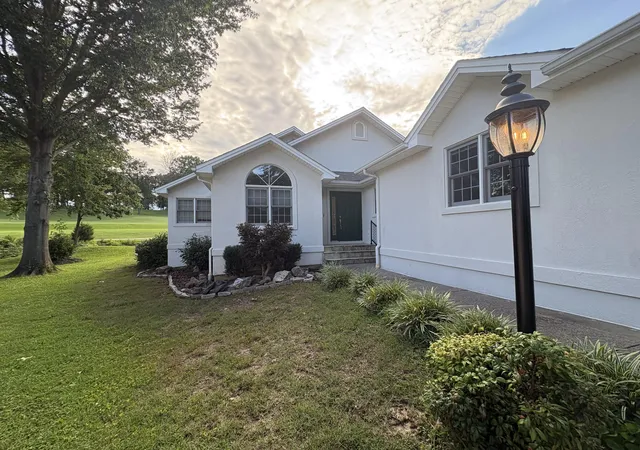 Photo 2 of Single family home for sale at 1115 Lakeview Dr, Paducah, KY 42003 | MLS# 26018976 | Listing updated on 2026-09-07