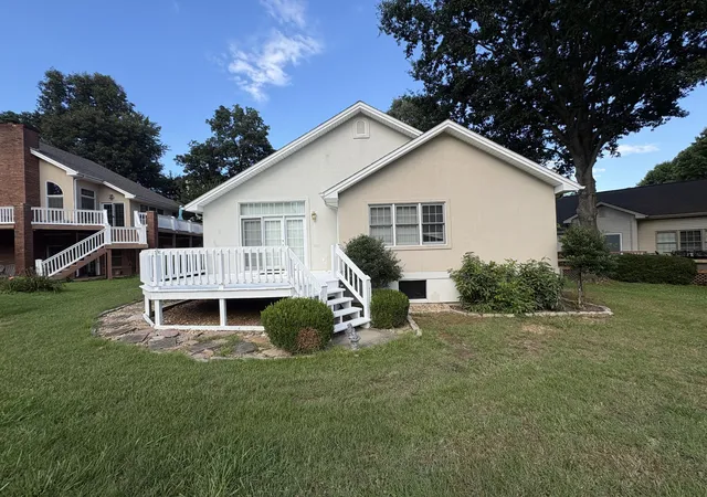 Photo 3 of Single family home for sale at 1115 Lakeview Dr, Paducah, KY 42003 | MLS# 26018976 | Listing updated on 2026-09-21