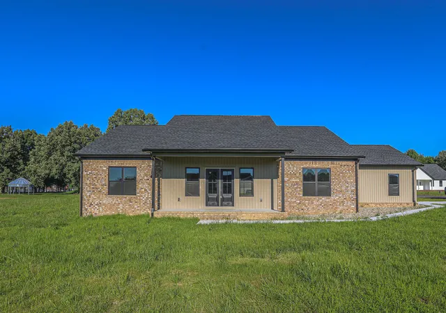 Photo 2 of Single family home for sale at 111 Ayly Ests Dr, Mayfield, KY 42066 | MLS# 26017451 | Listing updated on 2026-09-02