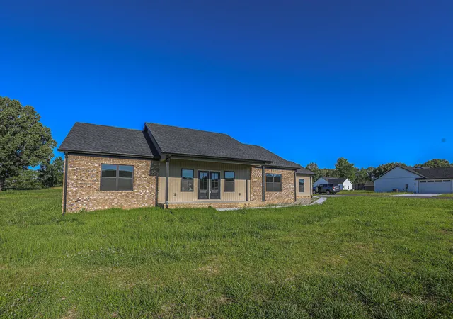 Photo 2 of Single family home for sale at 111 Ayly Ests Dr, Mayfield, KY 42066 | MLS# 26017451 | Listing updated on 2026-09-02