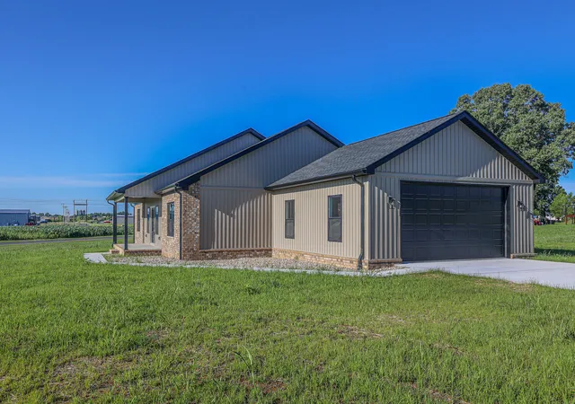 Photo 3 of Single family home for sale at 111 Ayly Ests Dr, Mayfield, KY 42066 | MLS# 26017451 | Listing updated on 2026-09-02