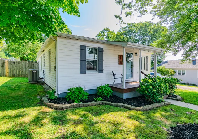 Homes for sale in Mount Vernon, KY | 300 Lovell Ln, Mount Vernon, KY 40456 | MLS# 26016933