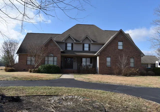 Homes for sale in Paducah, KY | 8255 Old Lovelaceville Rd, Paducah, KY 42001 | MLS# 26015898