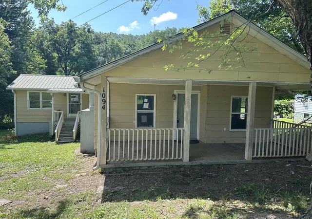 Homes for sale in Somerset, KY | 1094 Barnesburg Rd, Somerset, KY 42503 | MLS# 26015918