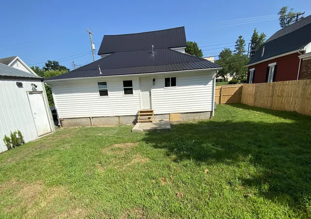 Homes for sale in Carlisle, KY | 516 E Main St, Carlisle, KY 40311 | MLS# 26015947
