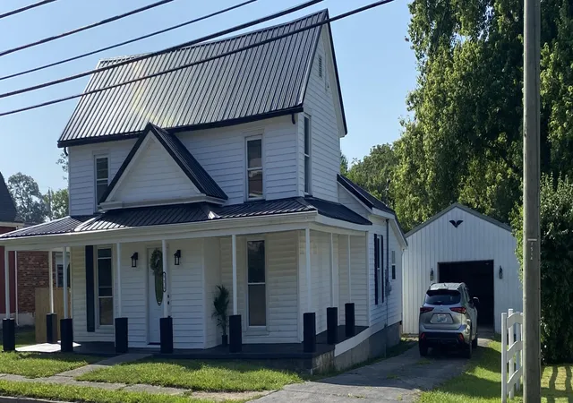 Homes for sale in Carlisle, KY | 516 E Main St, Carlisle, KY 40311 | MLS# 26015947