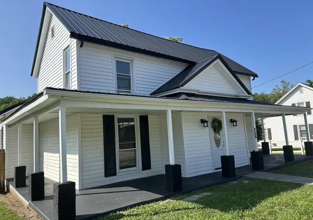 Homes for sale in Carlisle, KY | 516 E Main St, Carlisle, KY 40311 | MLS# 26015947