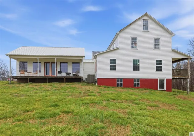 Homes for sale in Mayfield, KY | 425 Grant Ln, Mayfield, KY 42066 | MLS# 26015942