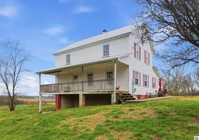 Homes for sale in Mayfield, KY | 425 Grant Ln, Mayfield, KY 42066 | MLS# 26015942
