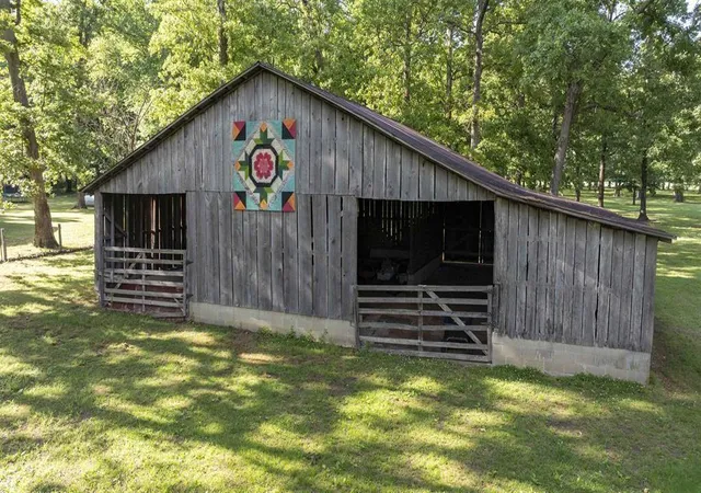 Homes for sale in Murray, KY | 2156 Poor Farm Rd, Murray, KY 42071 | MLS# 26017718