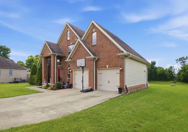 4th image of 1065 Running Brook Dr, Lawrenceburg, KY 40342 | MLS# 26016261