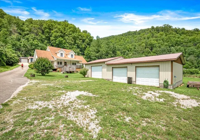 Homes for sale in Manchester, KY | 60 Rj Wagers Rd, Manchester, KY 40962 | MLS# 26016031