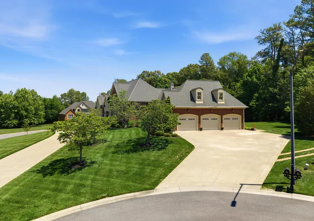 Homes for sale in Paducah, KY | 6330 Burchell Cvs, Paducah, KY 42003 | MLS# 26015954