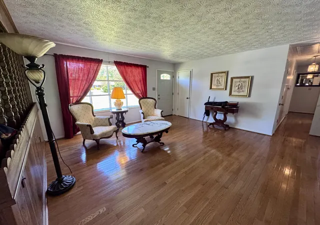2nd image of 6940 Shawn Ln, Paducah, KY 42001 | MLS# 26016256