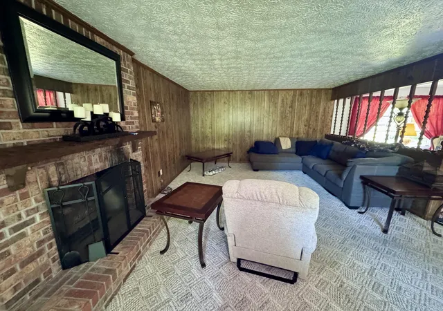 Photo 3 of Single family home for sale at 6940 Shawn Ln, Paducah, KY 42001 | MLS# 26016256 | Listing updated on 2026-09-13