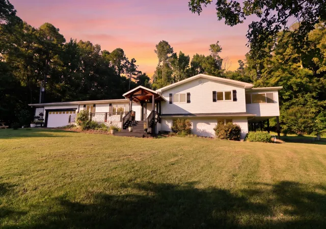 Homes for sale in Cadiz, KY | 588 Bay Ln, Cadiz, KY 42211 | MLS# 26016019