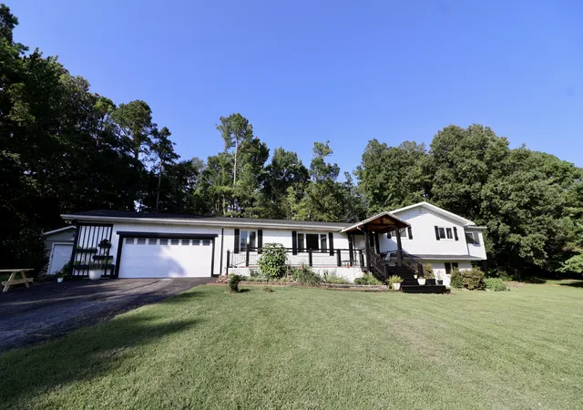 Homes for sale in Cadiz, KY | 588 Bay Ln, Cadiz, KY 42211 | MLS# 26016019