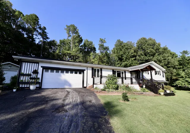 Homes for sale in Cadiz, KY | 588 Bay Ln, Cadiz, KY 42211 | MLS# 26016019