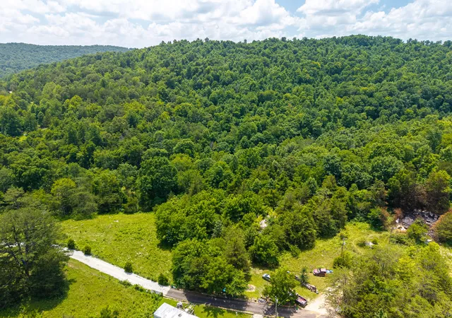 Homes for sale in Monticello, KY | 1 Barrier Cemetary Rd, Monticello, KY 42633 | MLS# 26016005
