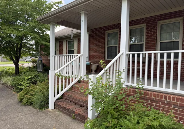 Homes for sale in Frankfort, KY | 1102 Richliev Ln, Frankfort, KY 40601 | MLS# 26016026