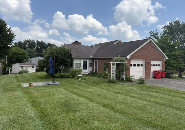 Homes for sale in Frankfort, KY | 1102 Richliev Ln, Frankfort, KY 40601 | MLS# 26016026