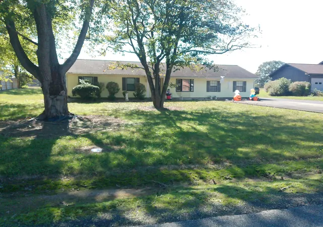 Photo 1 of Sale Pending at 225 Wilton Cir, Paducah, KY 42003 | MLS# 26015980 | Listing updated on 2026-08-19